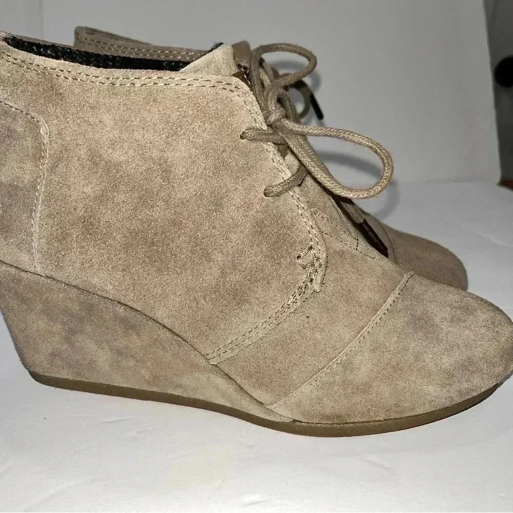 Toms Kayla Lace up Suede Wedge Bootie size 7W shoes